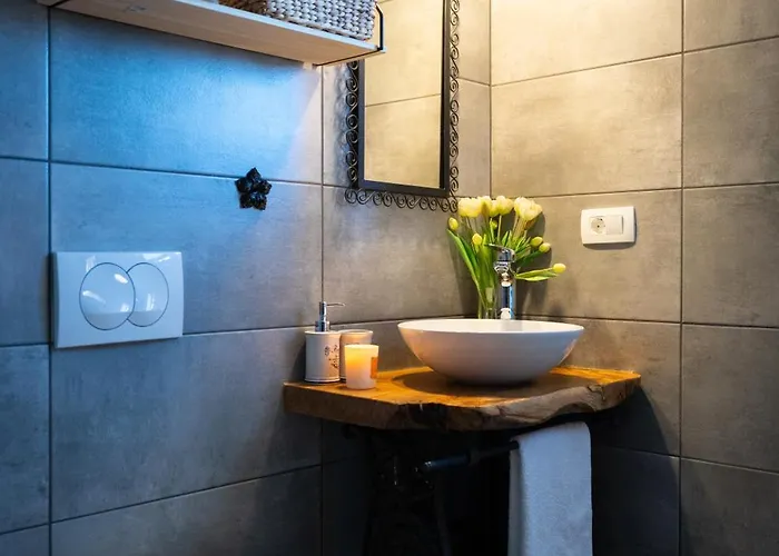 シャレー Johanca Obrov